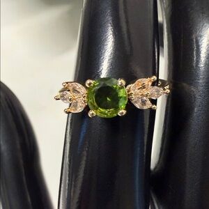 Elegant Green and Gold Women's Ring